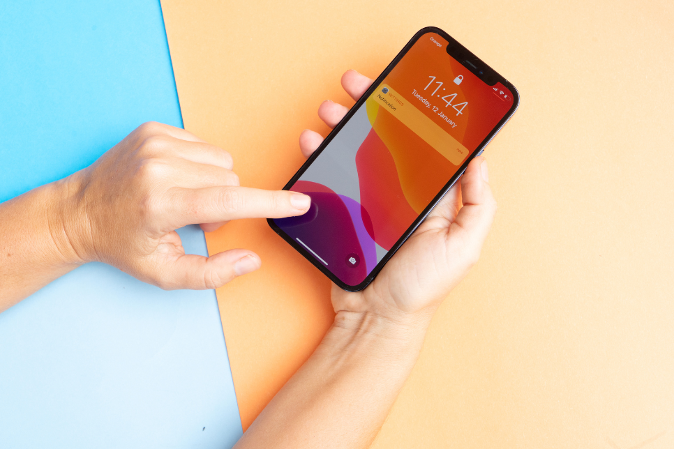 Działanie telefonu z systemem iOS